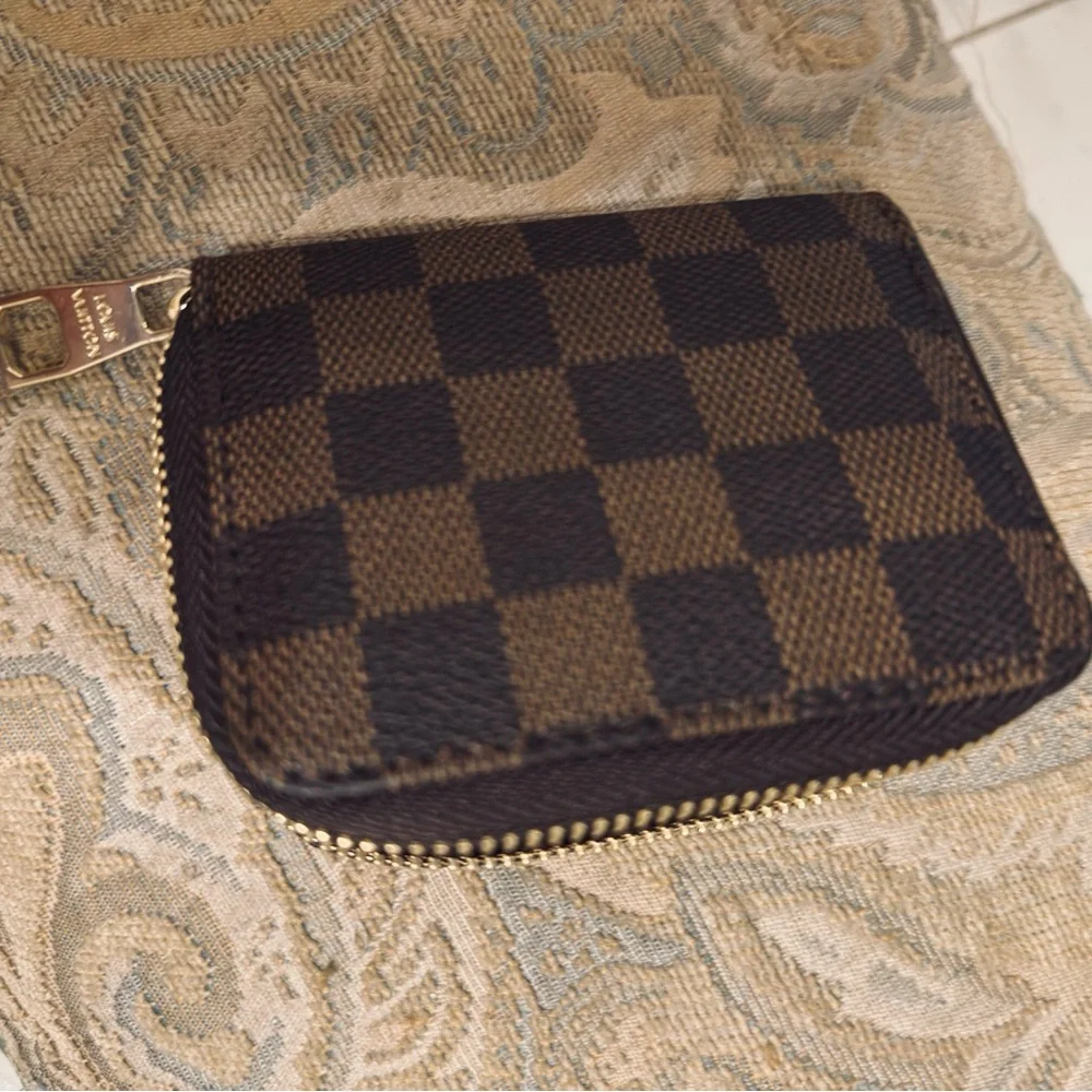 POST CHRISTMAS PRICE CUT! Louis Vuitton Damier Checkered Brown/Black card holder - Picture 2 of 7